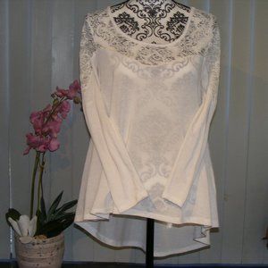 R2D Apparel Hi Low White Lace Top Size Small EUC